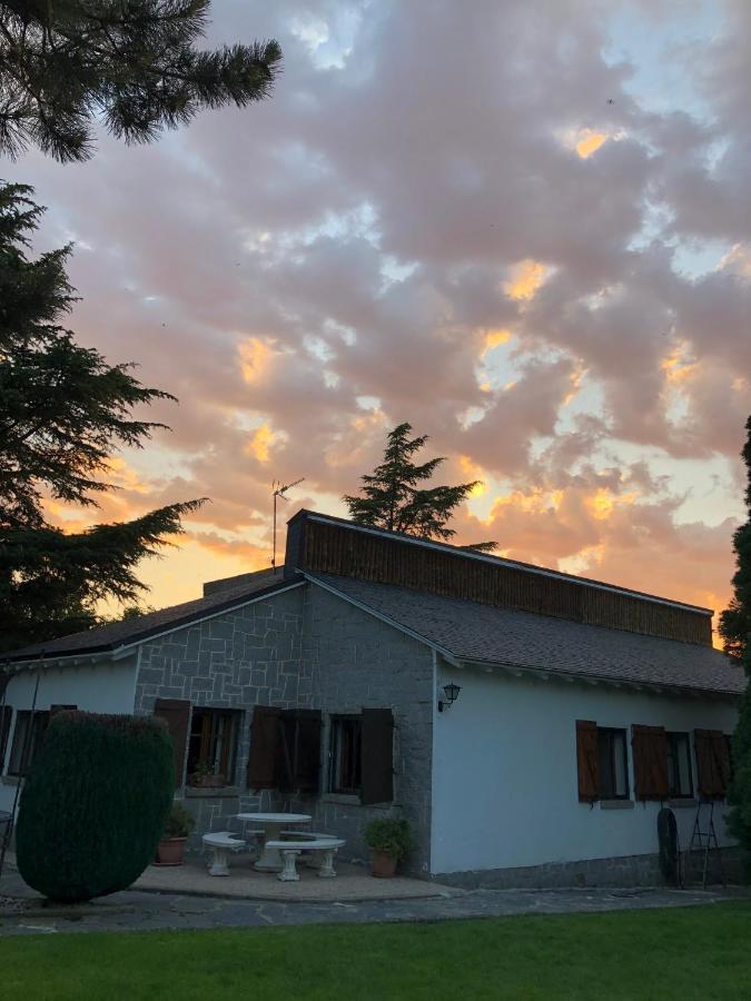 Villa Aurelia - Casa De Campo Con Jardin Y Piscina Entre Madrid Y Segovia Ortigosa del Monte Exterior foto